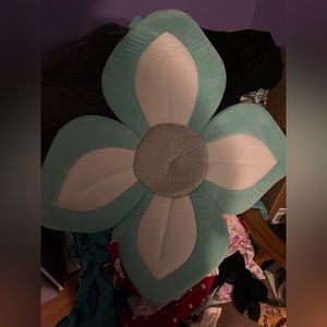 Baby bath flower new only used 1 time!